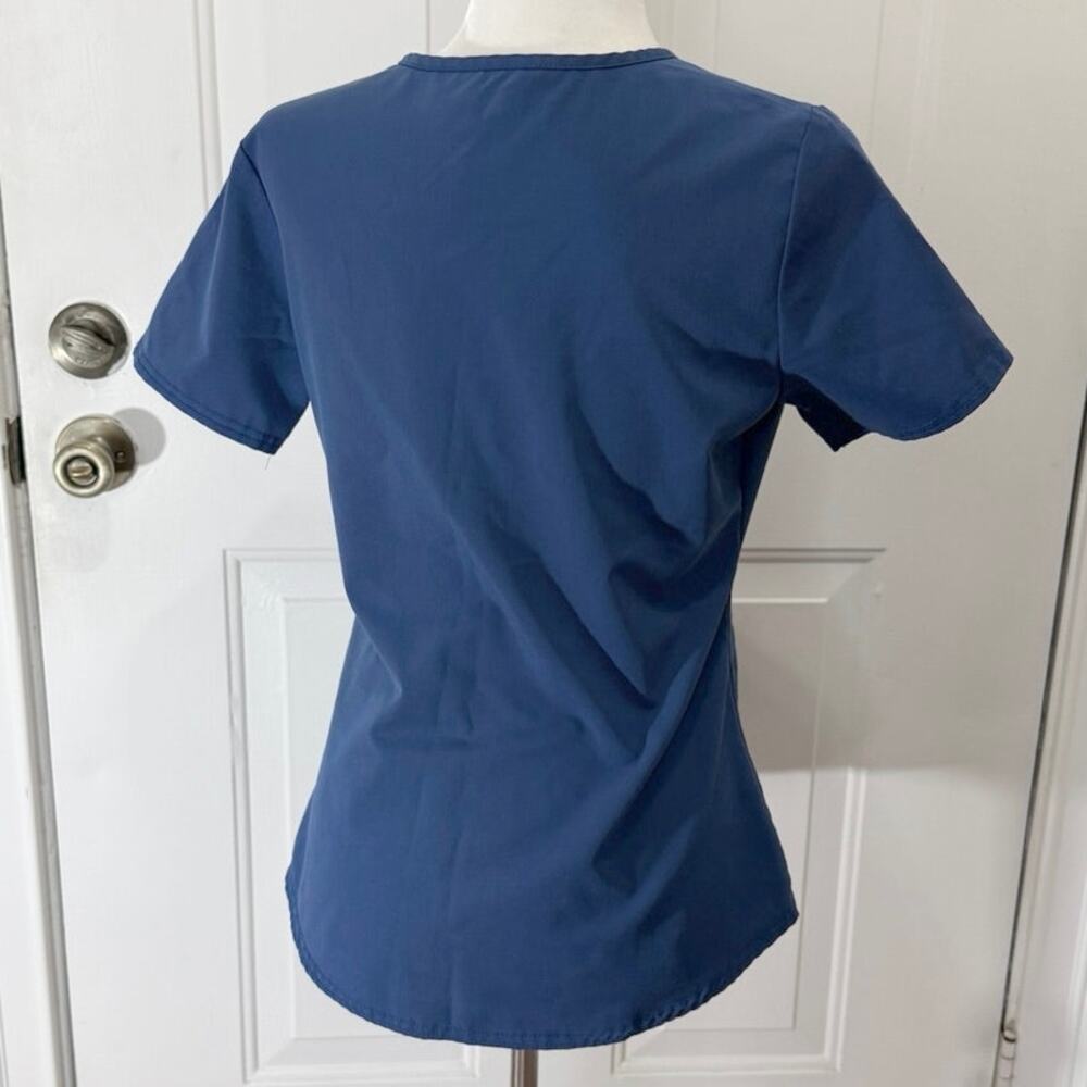 Scrubstar Ultimate XS women’s blue scrub top, three pockets badge loop - Picture 2 of 9
